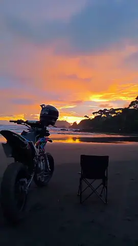 upload jam segini rame ngga ya🙄? #trend #supermotoindonesia #supermoto #fypage #masukberanda #pantai #aestatic #klxsupermoto #klx150 #klx #foryourpage 