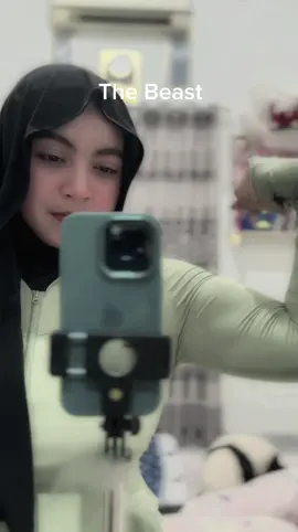 I’m feeling pretty with all my little muscle 😚💪🏻🤏🏻 #biceps #gym #gymgirl #GymTok #Lifestyle 