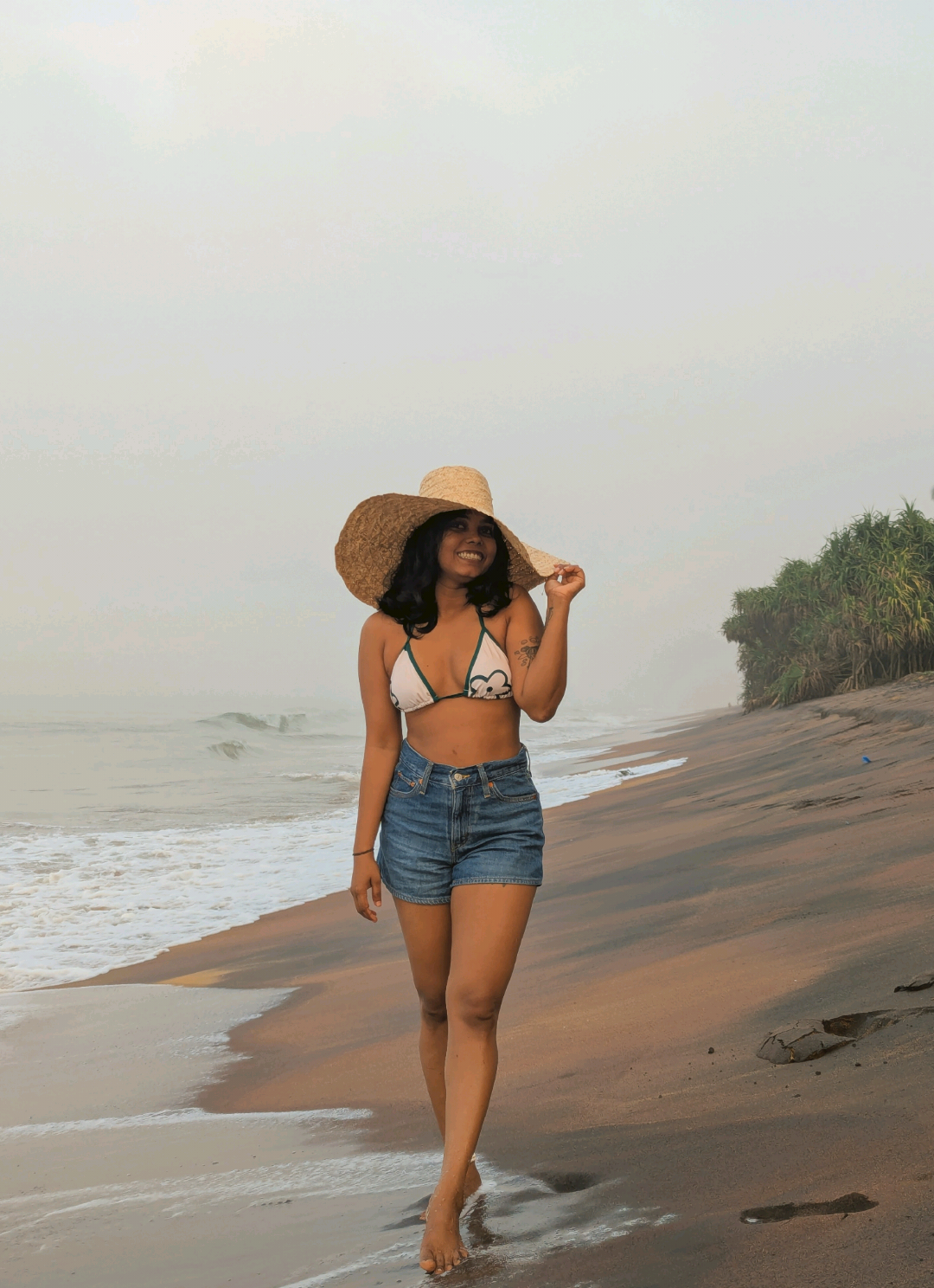 Beach Days ❤️ Bikini @Simoundou  . #followers #ceylon #paradise #CapCut #views #srilankatiktok #trend #bikini #brown #Brown Skin Chocolate #browngirl #hello #fyp #sea #simounduo 