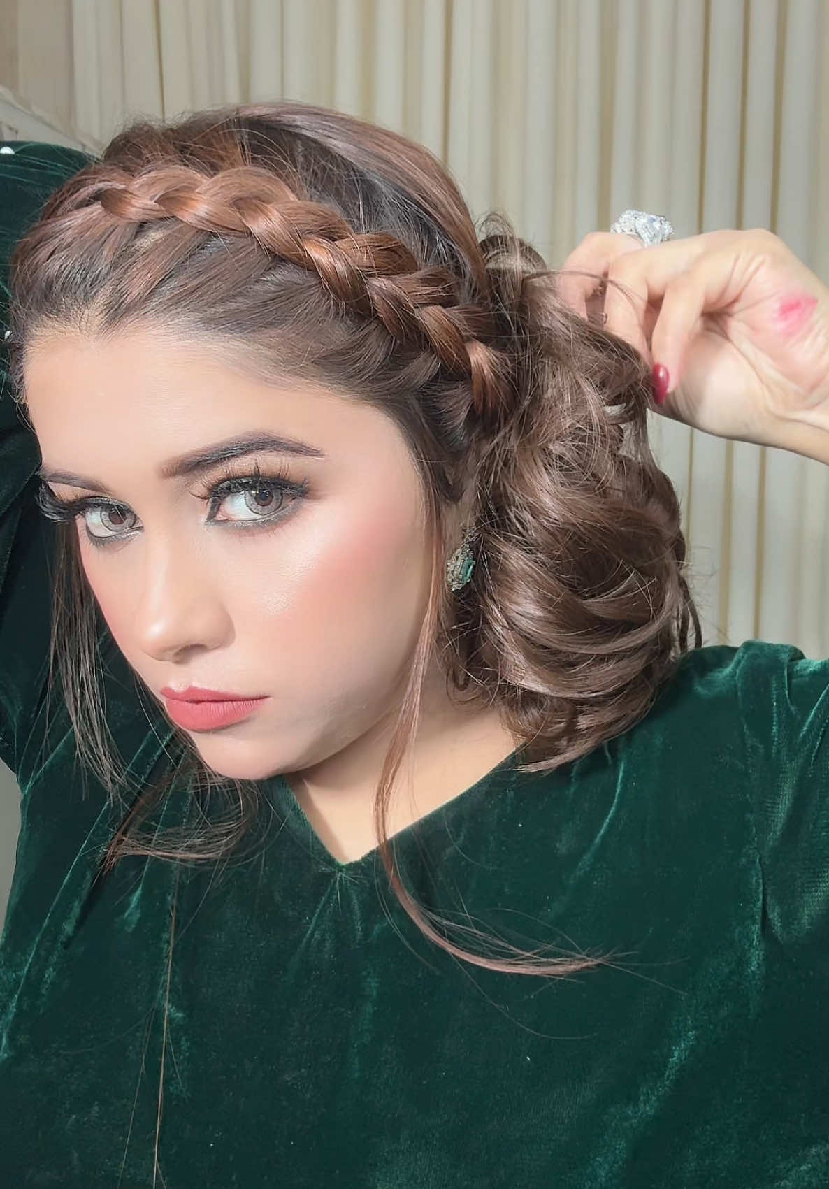 Side bun hairstyle tutorial 🌸✨@Isra Cosmetics  #hairstyle #hairlook #hairbun #bunhairstyle #sidebun #sidebunhairstyle #viral #hairstyleinspo #trending #viral #beauty #hairhack #easyhairstyle #viral #isracosmetics #mairakhan 