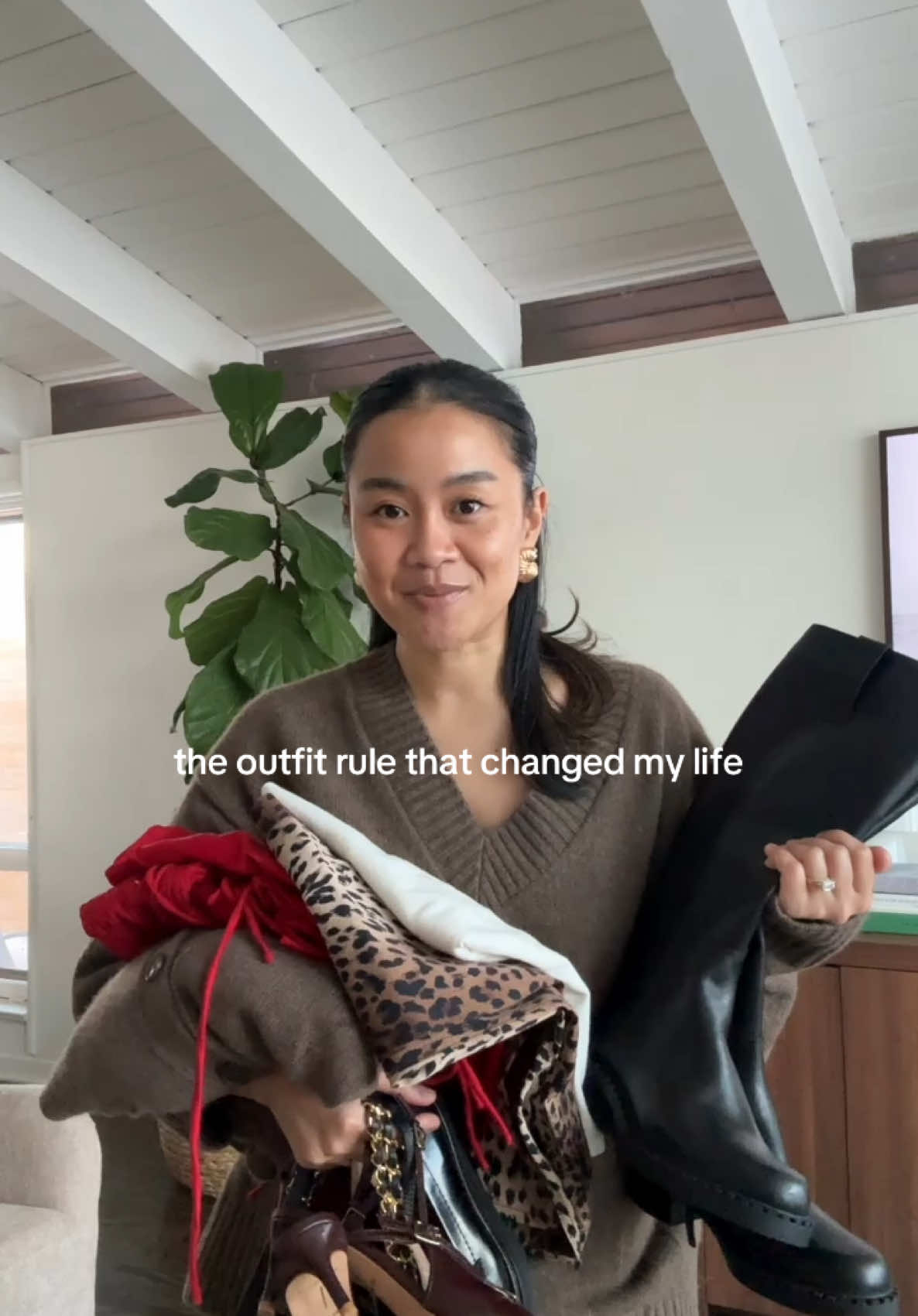 3 tops 3 bottoms & 3 pairs of shoes forever!! such a great way to develop your personal style and curate a well worn wardrobe #outfitsideas #capsulewardrobe 