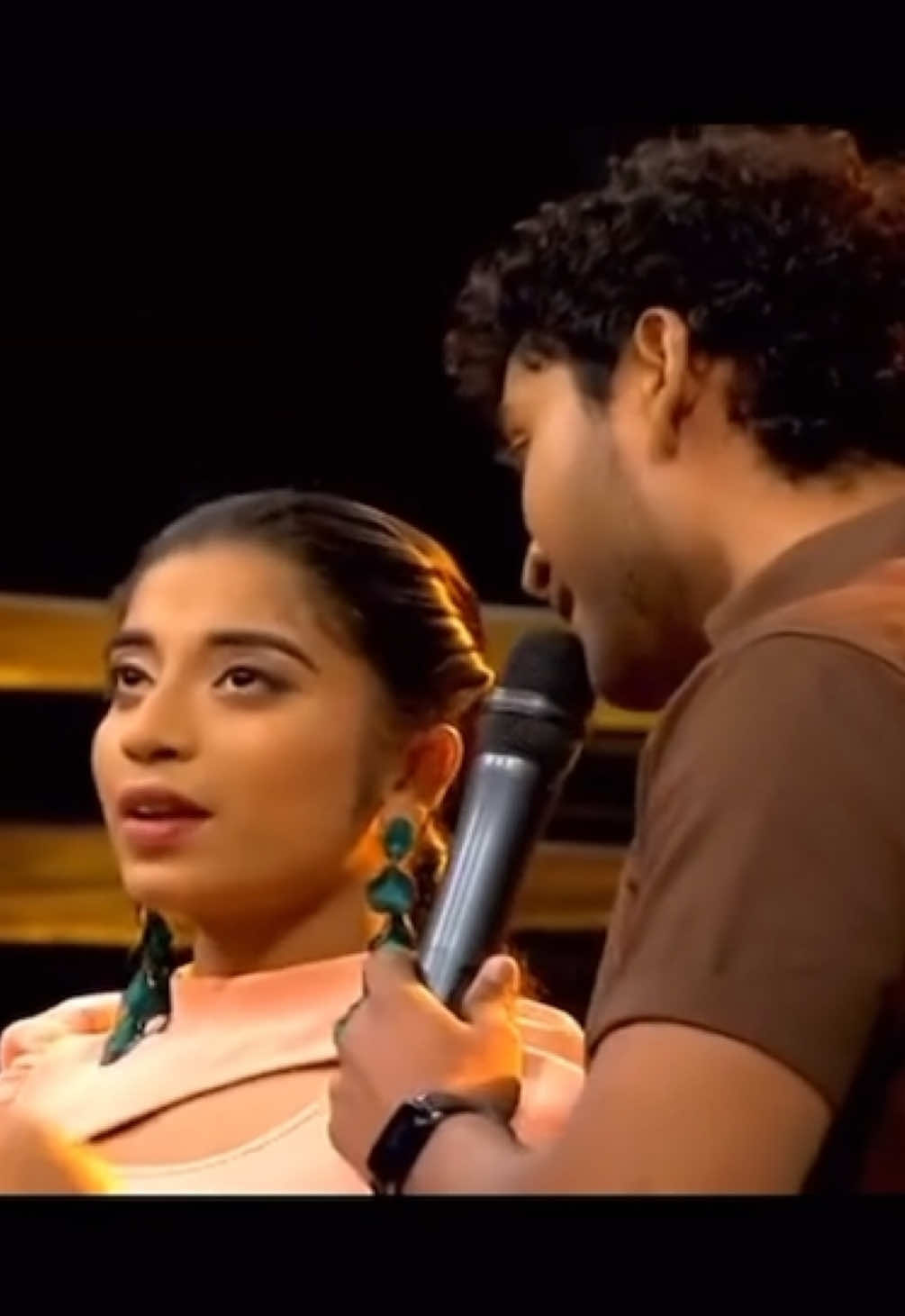 These classics never get old!!🤩✨ #sajjayana #fyp #sirasatv #sinhalasongs #fyppp #viral #oldsongs #live #sajjayanasirasatv #sandeeplamasuriya 