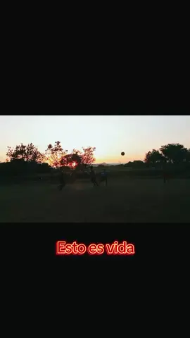 Esto no tiene precio esto es vida jugando fútbol sin ninguna preocupación, sin televisión sin celular sin redes sociales #estoesvida 