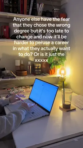 Paying the consequences of choosing the wrong degree 😙😙😙 #fyp #wrongdegree #university #universityoflincoln #lawdegree #unistudent #figtreeanalogy #chosethewrongdegree 