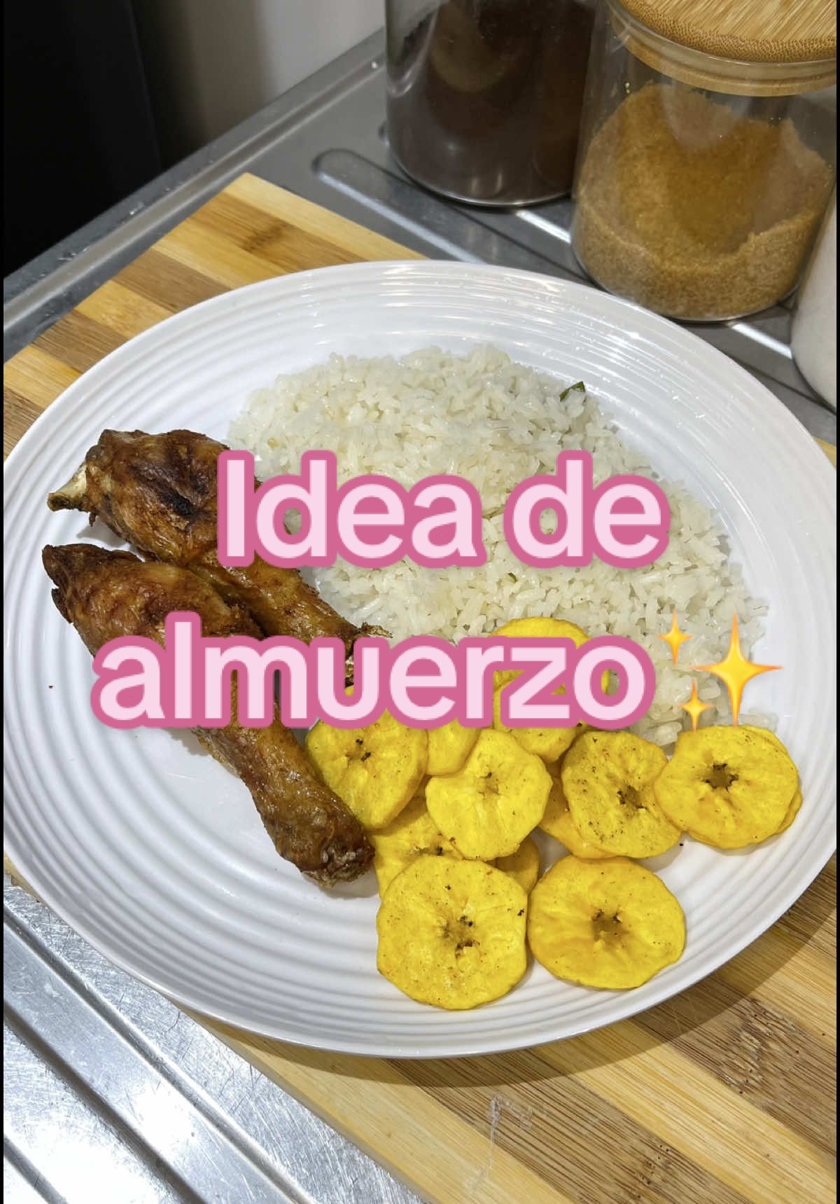 Idea de almuerzo : Arroz blanco con pollo frito y tajaditas ✨ • • #almuerzo #recetasfaciles #recetasrapidas #colombina #casero 