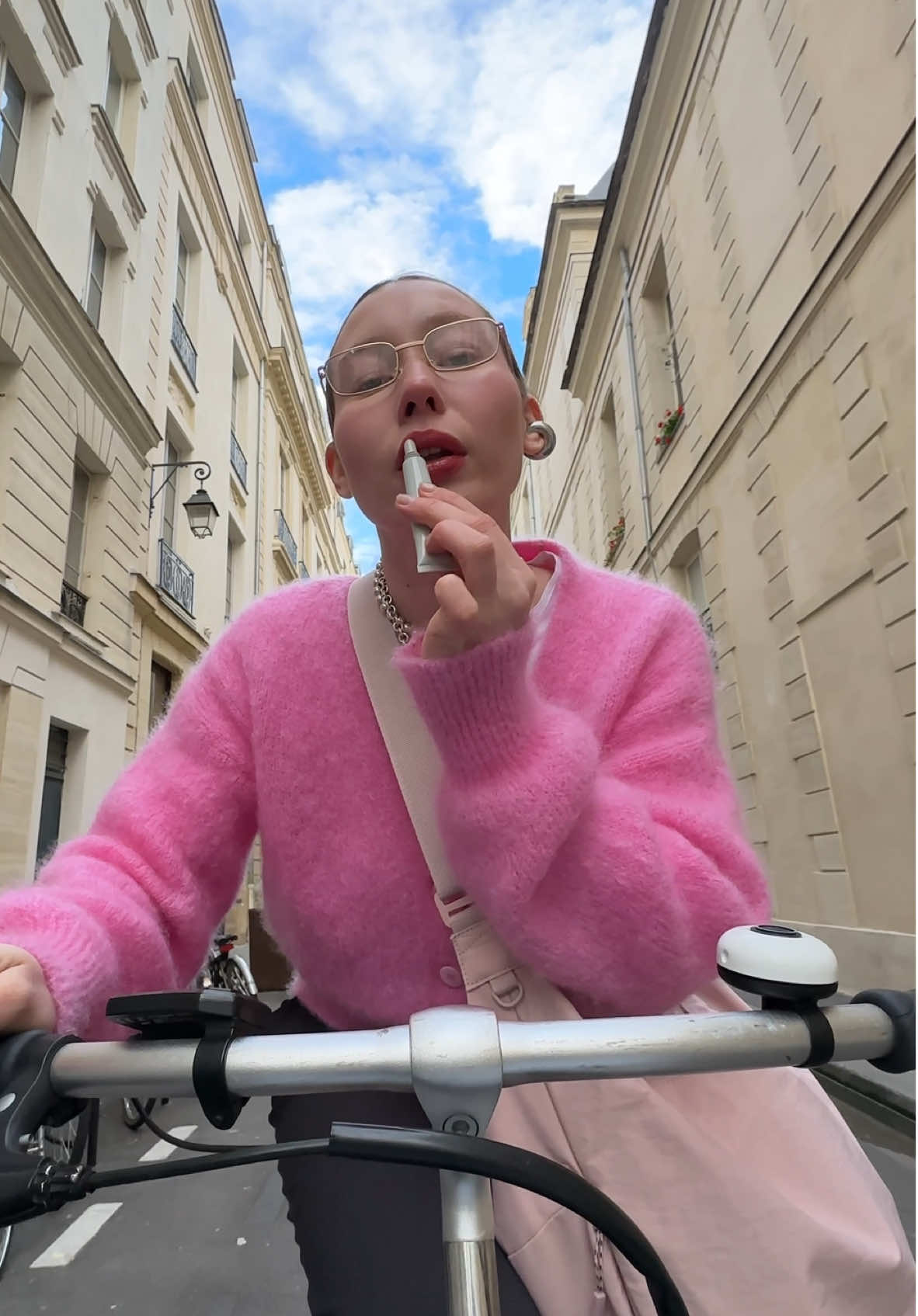 When I say we are on our way, I mean me and my crossbody bag @Olga  #paris #biking #reel #fashion #OOTD #crescent #catchall #crossbody #beis 