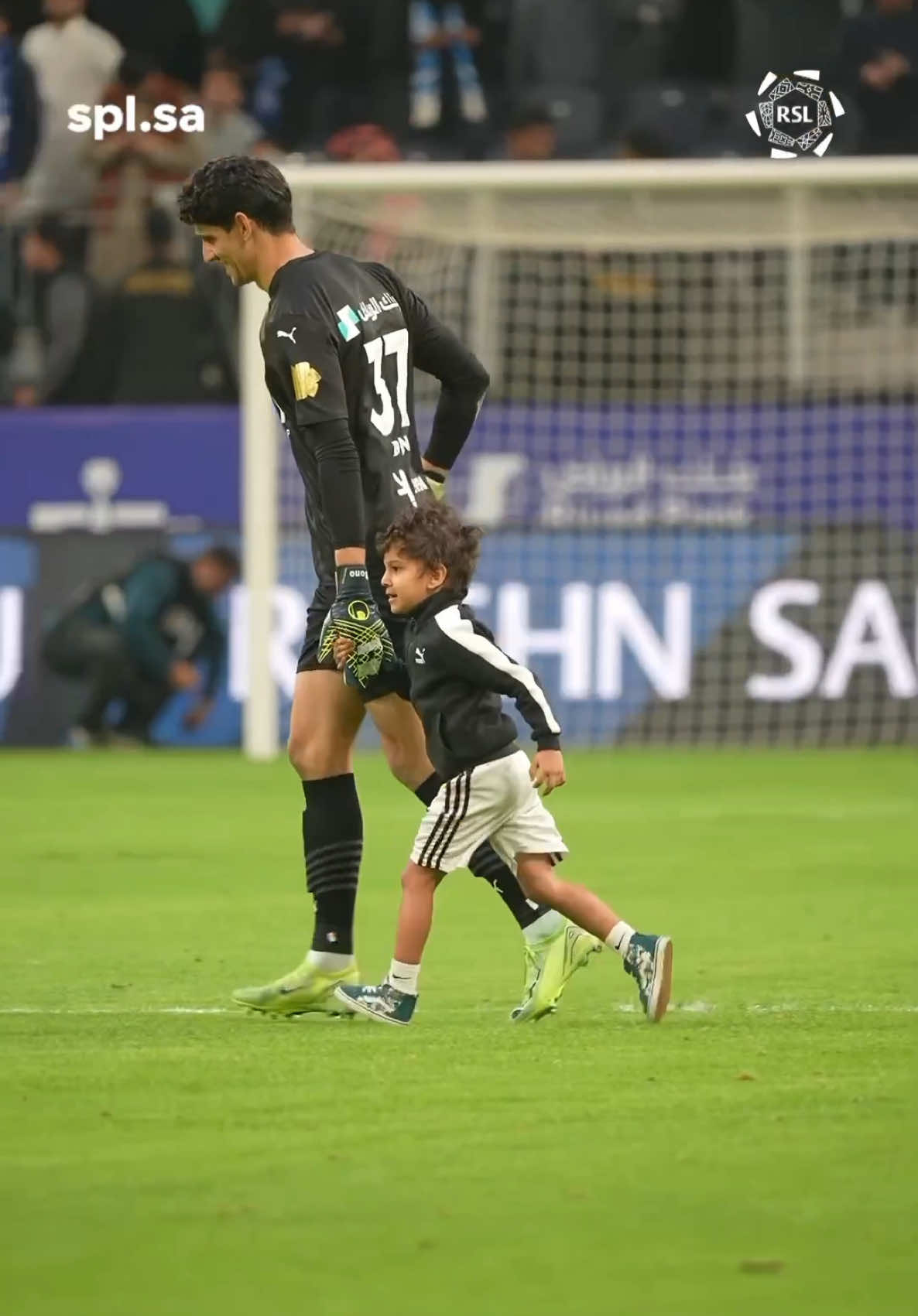 بونو وابنه بين عشّاق الهلال 🫶🏻🧑‍🧒‍🧒🇲🇦 #SPL  #morocco 