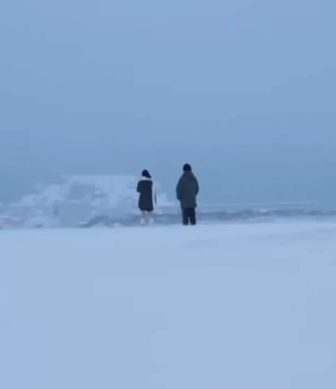 Control Tower (管制塔) (2011) – Directed by Takahiro Miki #jmovie #cinema #cinematic #moviescene #japanesefilm #filmtok #xyzcba #xyz #fyp #foryouu #takahiromiki #controltower 