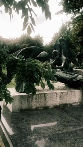 Cemetery. Creepy. #ambient #cemeteries #atmospheric  #cemetery #graveyard #l #beautiful #autumn #legends #creepy #horror