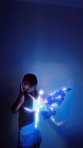 Crie momentos mágicos com a Asa Fada Iluminada 🧚✨ Com movimentos realistas, luzes brilhantes e músicas que trazem alegria, a diversão é garantida e você pode voar na sua criatividade!  A magia está no ar! 🌟💫⭐️ DMT7091  #asadefada #fantasiadefada #fantasiascarnaval #fantasiascriativas #asasdeborboleta #asasdefadas #fadas #fadasfantasia #fantasiadefadainfantil #fantasiadefadarj #kids #dmtoys #brincadeiradecrianca  #asa #brincadeiradecriança #fy #fyp #vairalvideo #fye 