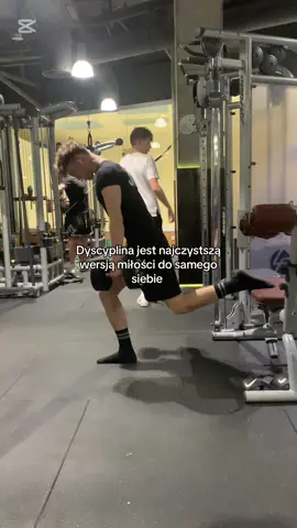 Robisz dla siebie wszystko nie dla kogoś pamiętaj ile dasz od siebie tyle do ciebie wróci #dc #gym #morsowanie #zima #nogi #trening #dyscyplina #miłość 