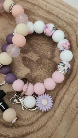 BEAUTIFUL!! #wristlets #keychain #beauty #crafts #beads #inmystyle 
