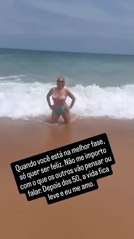 Viver a vida e ser feliz é um dom que as mulheres geralmente descobrem após os 50 anos.