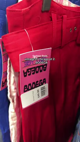love bodega for girly, vintage, & y2k finds #chicagovintage #chicagofashion #chicagocreator #fashion #vintagefashion #vintagefinds #placestogoinchicago #thingstodoinchicago 