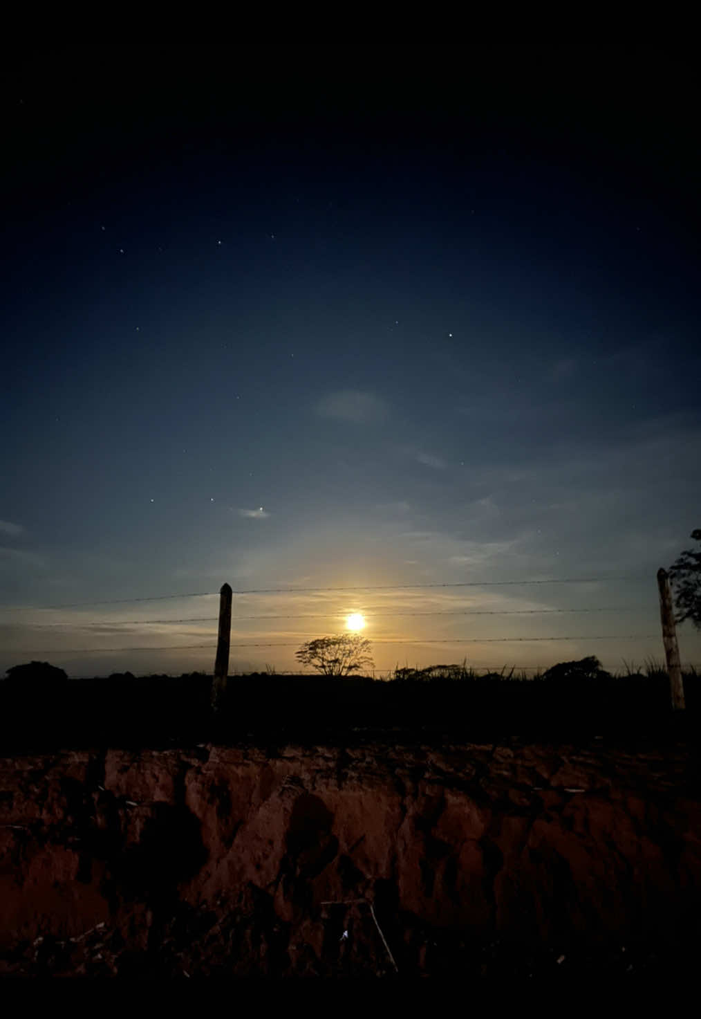 A noite também é hora de girar 🌘🚵 #bike #pedal #pedalnoturno #estradaanoite #sinistro #mtb #moutainbike #ciclismo #nightride 