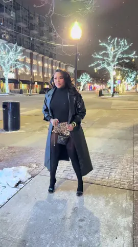 The snow just gives carey Bradshaw sex and the city vibes #sexandthecity #wintertime❄️ #girltok #girlytingsz  #tiktokban #thisisntgoodbyejustseeyoulater 