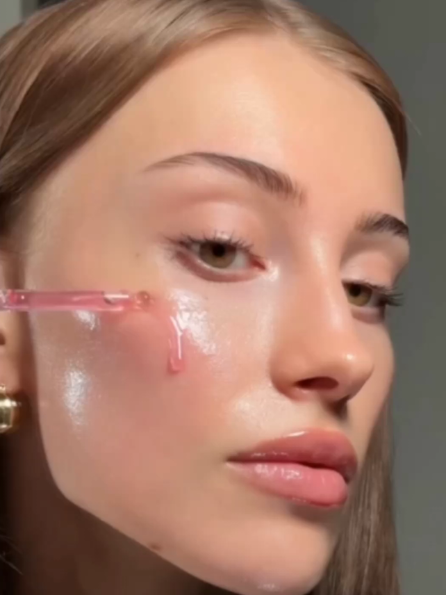 Glow Like The Moon 🌛✨ With Posh 4 in 1 Facial Serum💧 . Say Goodbye to Wrinkles & Dark Circles. Brighten up your Skin in Just 1 week..! . Enjoy Flat 50% Discount & Free Shipping Across The Pakistan 🇵🇰 . Visit www.poshstores.com And Get Your Miracle Glow Now! #glowwithposh #skincare #serum #whitening #reducedarkcircles #reducewrinkles #miracleglow #shopnow🛍 