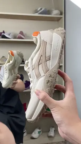 dapatin sepatu best seller aku ini dengan harga promo, klik diatas 🤩✨👆 . . . #findme #sepatu #sneakers #rekomendasi #khaki