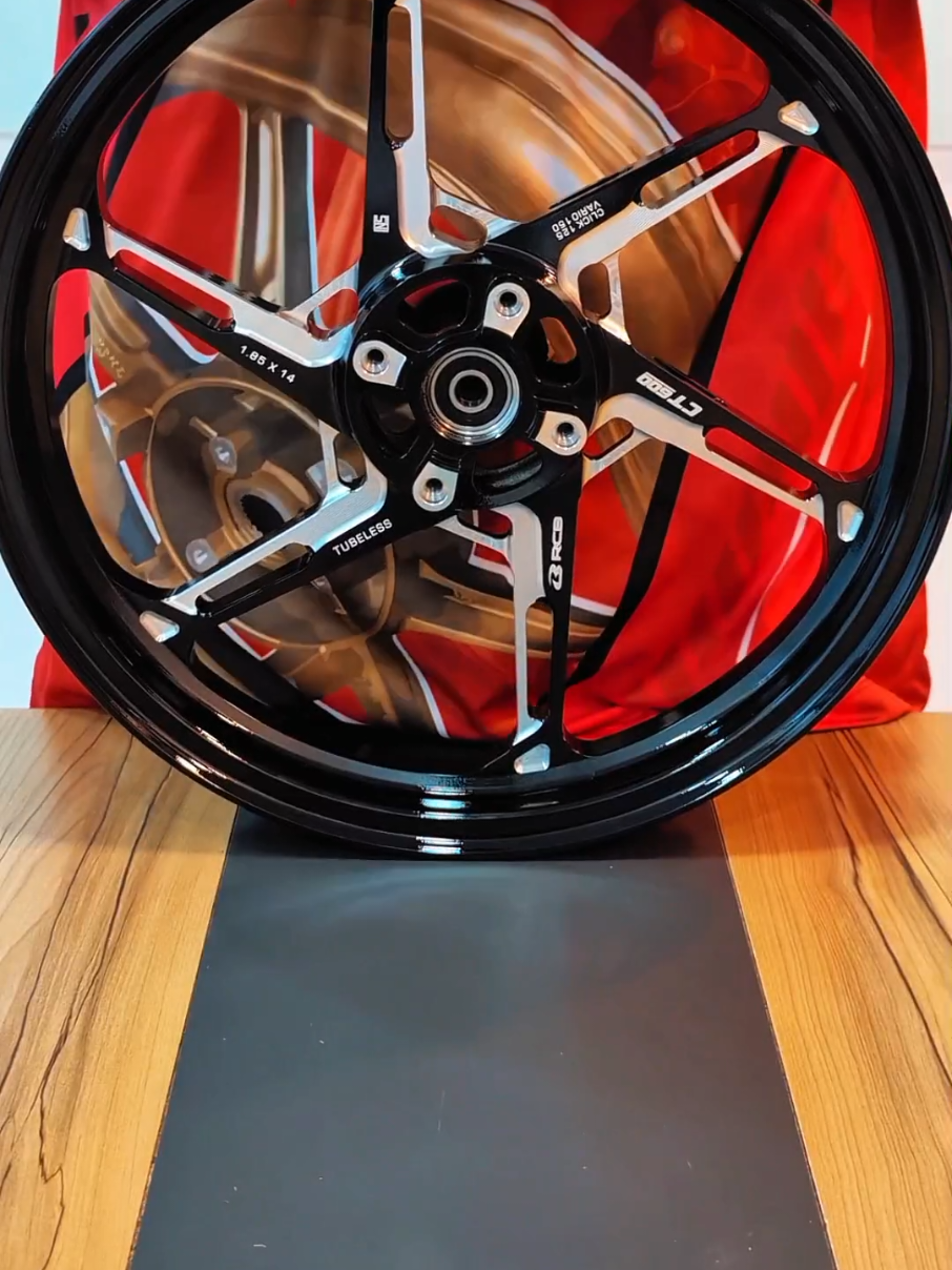 Akhirnya ngeluarin yang warna warni bosku. Terbaru RCB CT 600. ready untuk Vario 125 dan 150 🔥🔥🔥. #velgrcbct600 #velgrcb #rcbct600 #velgcnc #vario #variomodifikasi #vario125 #vario150 #varionistyindonesia #varioled #varionew #varionew125 #varionew2023 #varioledold 