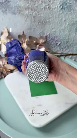 The more complex the nozzle, the more interesting the flower pattern! It is difficult to work with such a nozzle, it requires experience and understanding of the texture of the marshmallow mixture. I do not recommend it for beginners! this is a new product in my shop. will be available soon on julianazefir.etsy.com  You can master the technique of making good marshmallow mixture for working with such nozzles in my course Marshmallow Tulips.