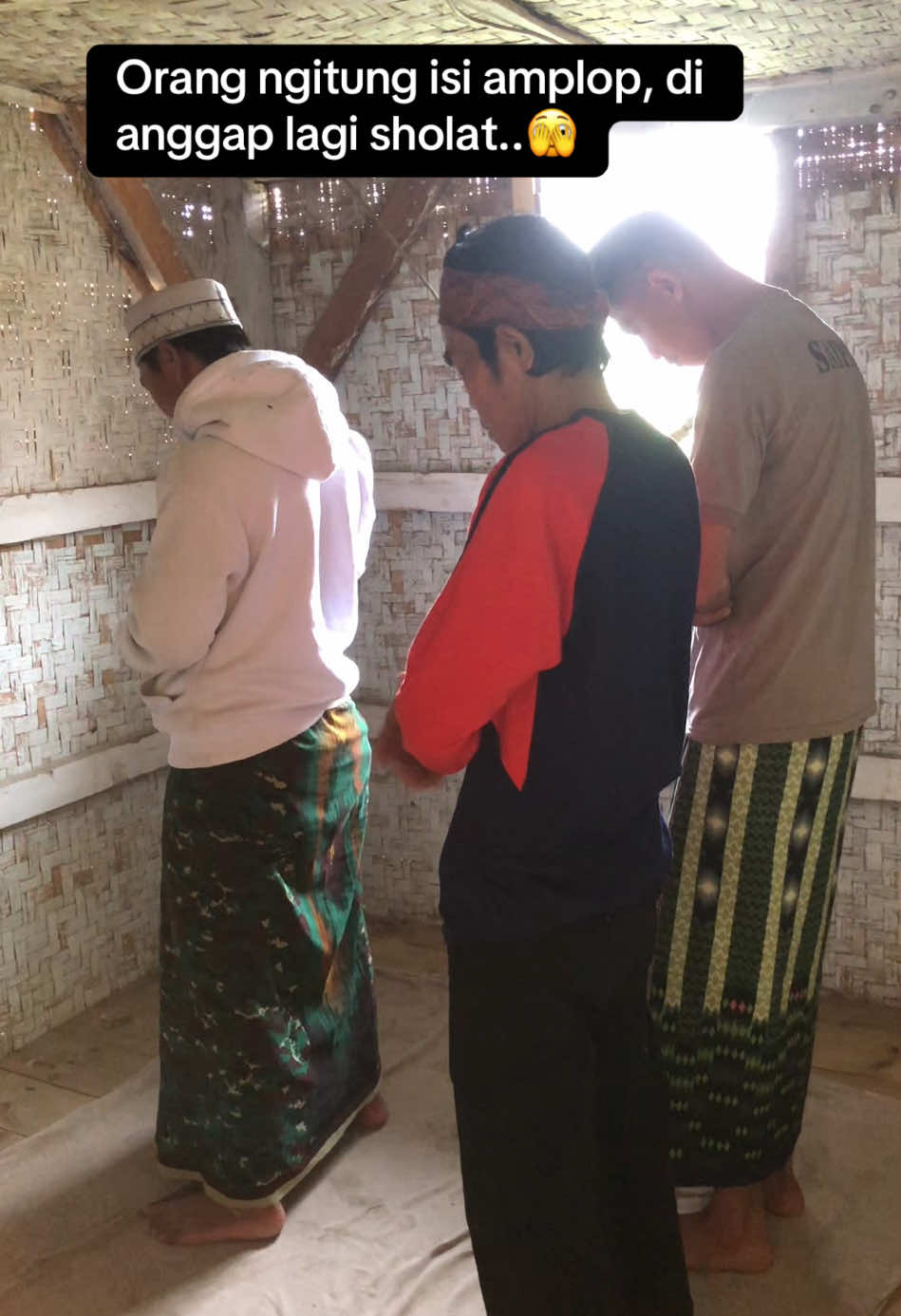 Berjamaah itu pahalanya lebih besar..🥰 #hiburan #tiktok #videoviral #fyp #reels #jangkauanluasfyp #semuaorang #jangkauanluastiktok #sholat 