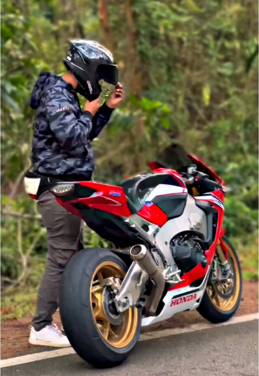 คลิปเก่าลงใหม่🥰#cbr1000rrsp #cbr1000rr #ตรังหวานเจี๊ยบ #