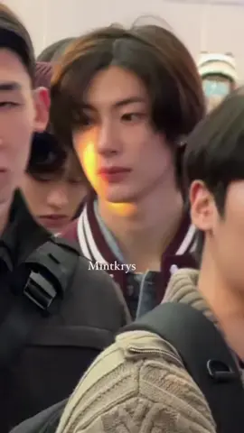 Anton’s just casually slaying even with the usual cam vibes. Can’t deny, he’s on top 😎✨#anton #ANTON #anton_riize @RIIZE 