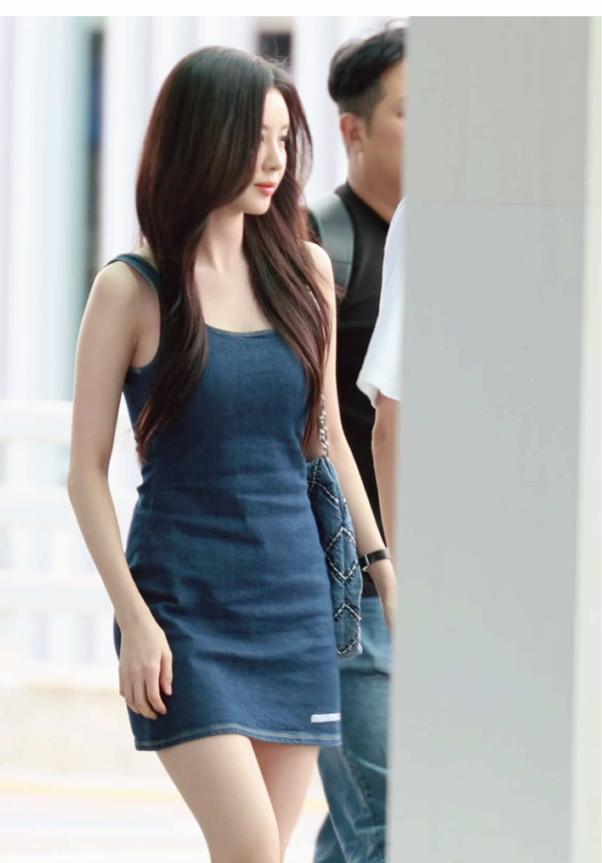 The editing is too behind #snsd #girlsgeneration #seohyun #서현 #디스패치 #dispatch #kpop #airport 