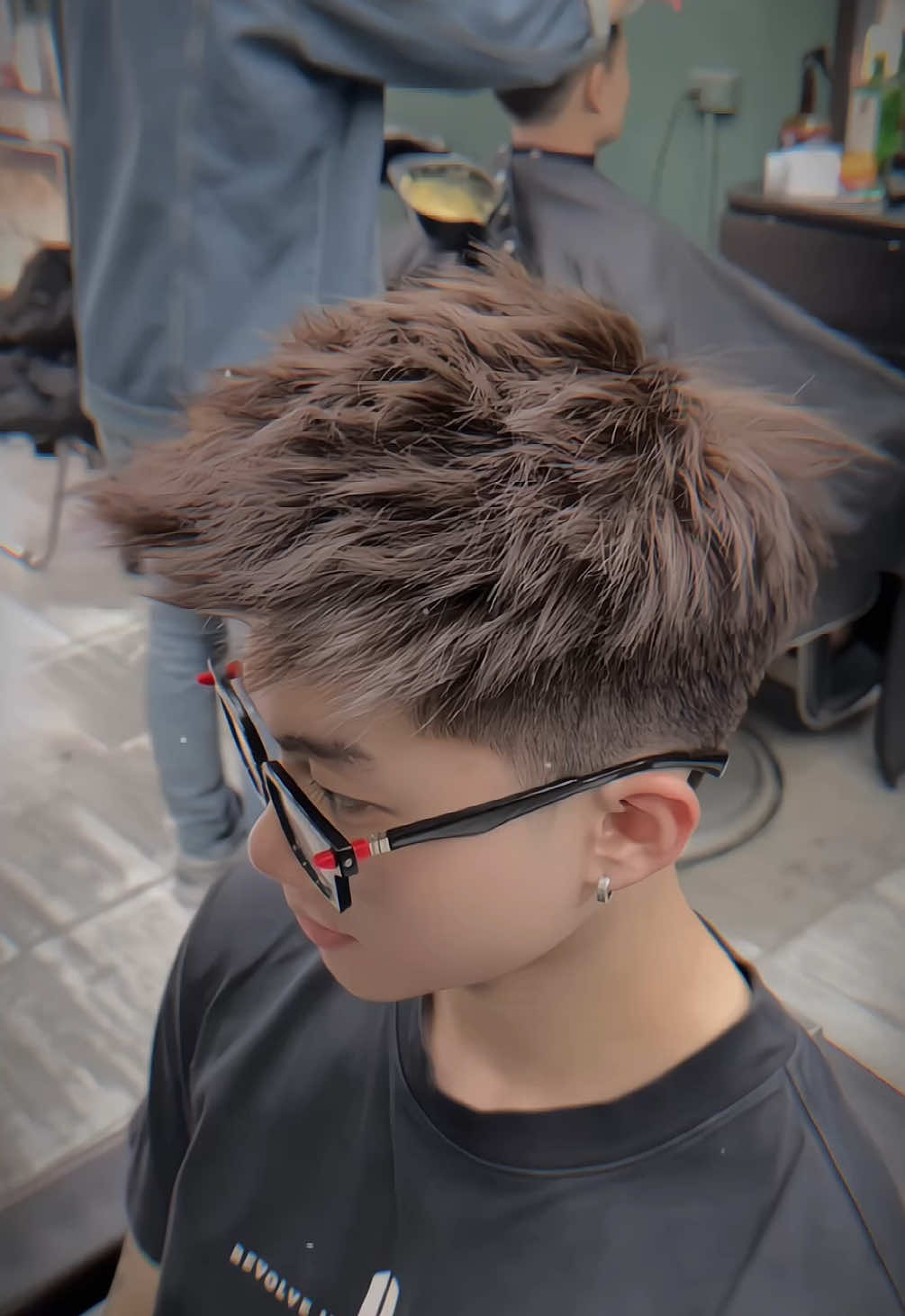 Nâu lạnh sáng da,không tẩy 😎 lụm chơi tết thôi anh em #tpvinh_nghệan🥰 #dracobarbershop #màu_tóc_đẹp #nhuộmtoc #tiệmtocnam #tpvinh_nghệan 