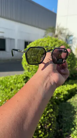 แว่นกันแดดโฟโตโครมิกสำหรับผู้ชาย ป้องกันรังสียูวี ออกแดดเปลี่ยนสีเลนส์กันแดด