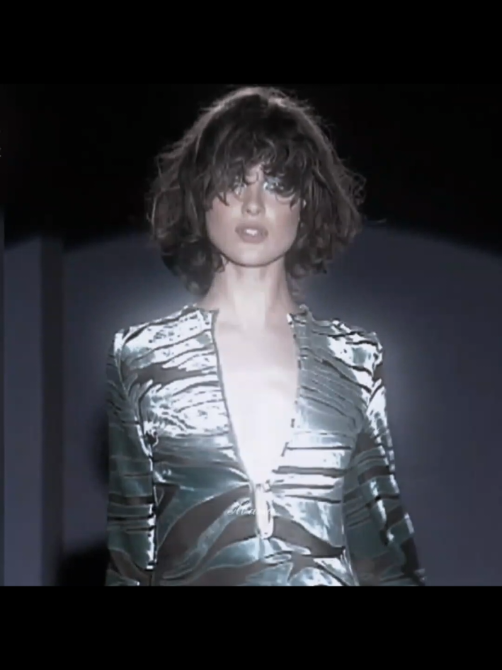 sorry not sorry 👄 #shalomharlow #fyyyyyyyyyyyyyyyy #models 