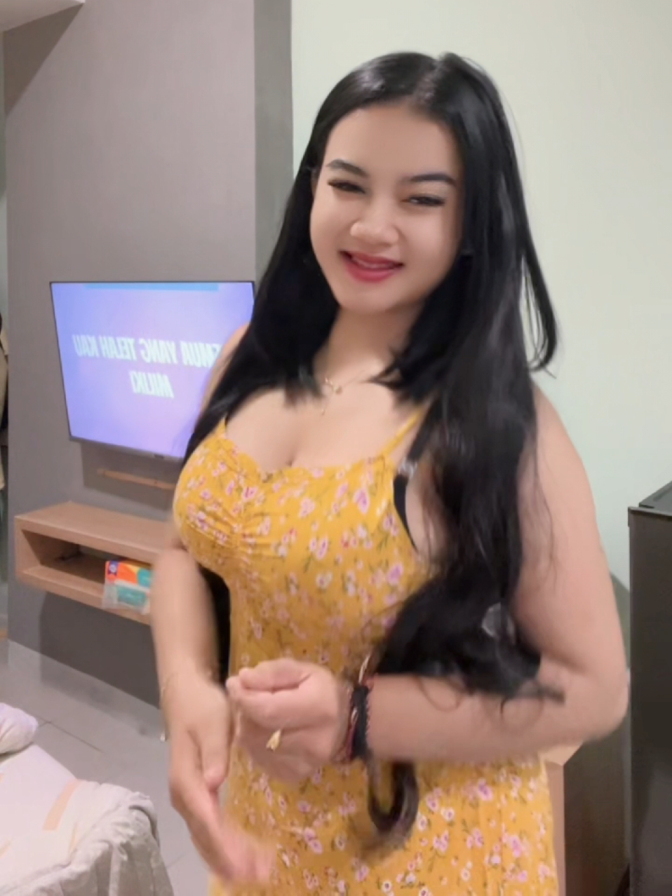Tarik Manggg #vinaaaw #dasterviral #gemoy #pulen #trendingvideo #fyp #lewatberanda #goyangviral #mamamuda #gemesin #manispedesngegigit #fypage  #viralvideo #trendingvideo 