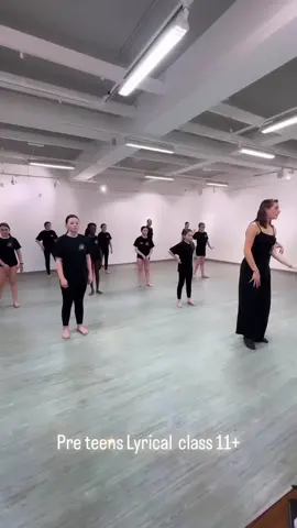 Pre teens lyrical class 😍 #dance #dancer #danceclass #techniqueclass #dancereels #abbeyrobertsdance #groupdance #dancestudio #teamwork #contemporarydance #jazzdance #carmarthen #warmup #stretch #stretching #dancelifts