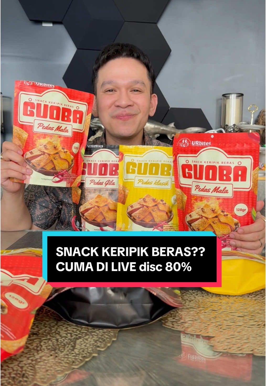 Snack Keripik PEDAS GUOBA dari URbite ueeenaaaaak pol 🥳 Buat kalian yang mau dapetin produk ini dan mau cobain langsung yuk join live aja, di live kita ambyarin sembyar ambyarnyaa ‼️ #jordionsu #payday #paydaysale #shoptokopedia #urbite #ursnacks #payday #paydaysale #keripikberas #snackkeripikberas 
