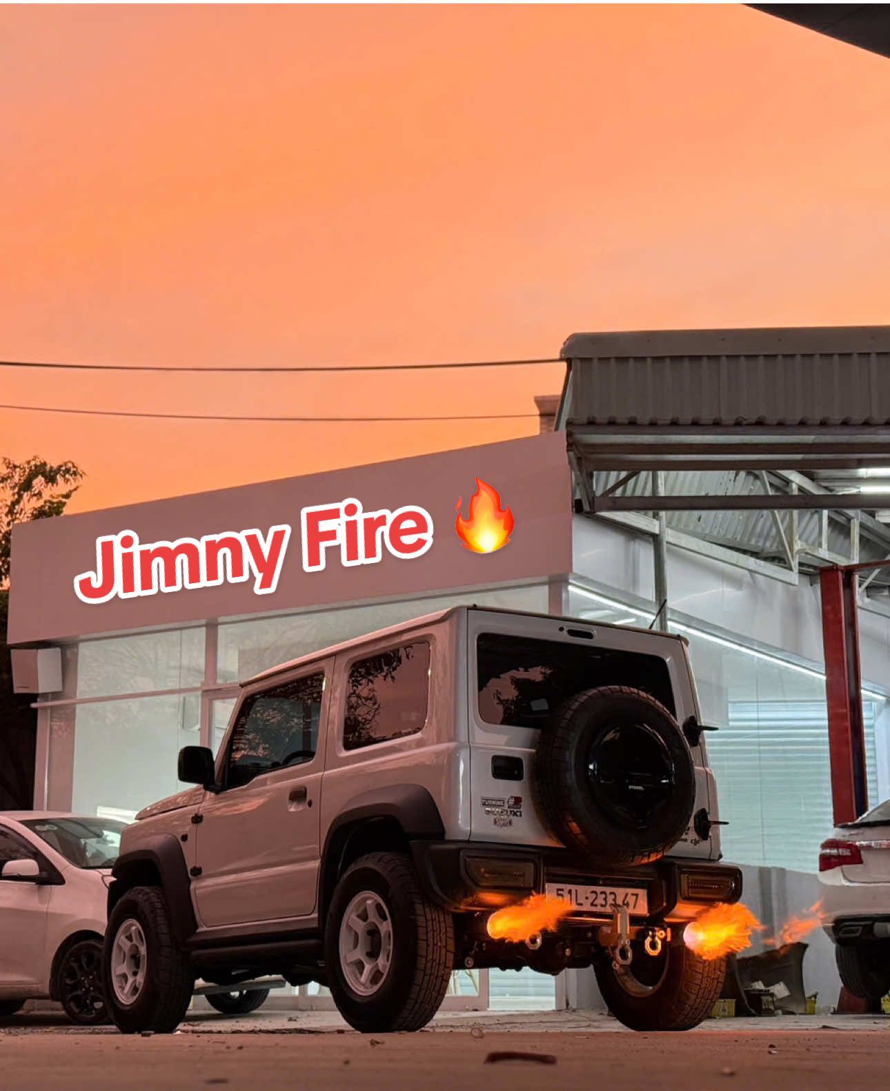 Chiếc này chắc là chiếc Jimny đầu tiên ở VN “đ*t” ra lửa đúng không anh em? #suzuki #suzukijimny #jimny #jimny4x4 #vietnam #vroom #turnine #exhaust #fullsystem #fireexhaust🔥 