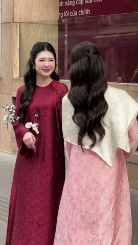 Tà áo dài đại diện cho vẻ đẹp truyền thống của người phụ nữ Việt Nam ❤️ Mặc lên là thấy tự hào liền đúng k các bác ☺️ nay có chấm được set nào chưa ạ 🌸🎉 #myan #myanstore #myanfashion #aodai #myanbychl #aodaimyan #aodaitruyenthong #viral #xuhuongtiktok #xuhuong #tet2025♥ #trending #tiktokgiaitri #yep #outfit #aodaivietnam #lacongaiphaixinh #sound #trendingsong #fyp 