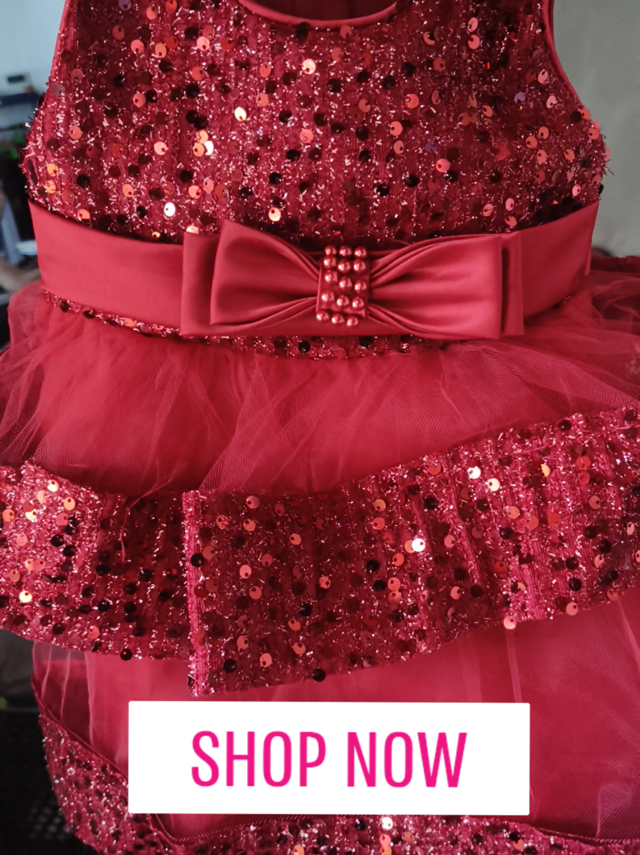 Make your little princess shine bright on her special day! 🌟✨ This stunning Summer Sequin Big Bow Baby Girl Gown is perfect for a 1st birthday party or evening celebration. Designed with elegance and sparkle, it's sure to make your baby girl feel like royalty! 👑 Order now and let her shine in this beautiful gown! #1stBirthday #BabyGirlGown #PrincessDress #SequinGown #BirthdayPrincess #SummerFashion #BabyStyle  #BigBowDress #LittlePrincess #FirstBirthdayCelebration #PartyDress  #PrincessParty #BabyFashion #ElegantBabyWear #fypviralシ  #highlighteveryone🌟  #viralvideo 
