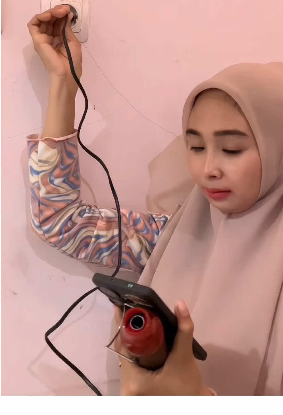 Meledak #viraltikok #meledak #colokanlistrik #viralvideo #kontenlucu #komedi #fyp #fypage #fyppppppppppppppppppppppp 
