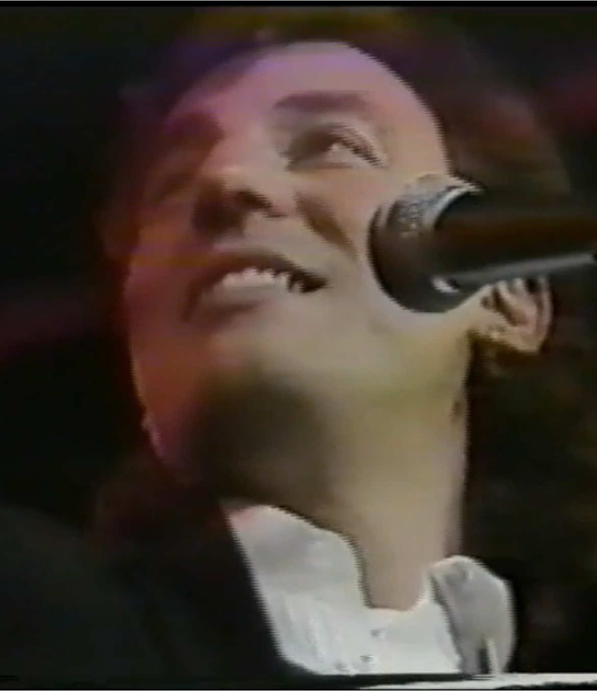 On this day in 1990, at the Rock and Roll Hall of Fame induction ceremony at New York’s Waldorf-Astoria Hotel, Bruce joined the all-star jam, trading lead vocals with John Fogerty on “Long Tall Sally.”