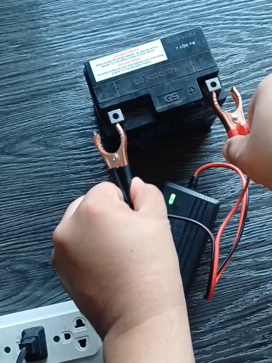 Universal 12V Car Motorcycle Battery Charger #buynow 