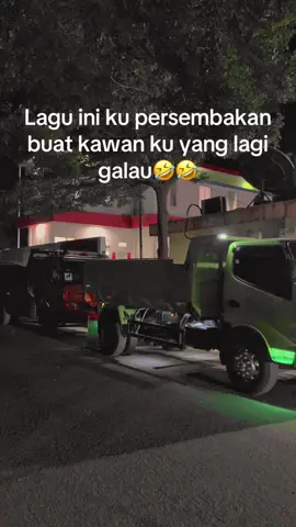 Kawanku hobinya galau klau di tinggalin🤣😅#storitime#trukdumsulteng#th39eneration#andrew#foryoupage#zyxcba#sultengpride🏝️🔥 