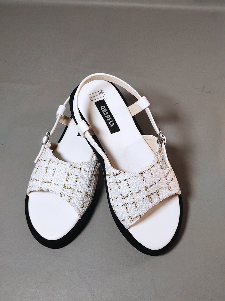 Cantik banget kan ?? yuk buruan cekout di keranjang kuning ✨🥰 #sandalwanita #gradela#sandalhangout #platform #fyppppppppppppppppppppppp #sandalkekinian 