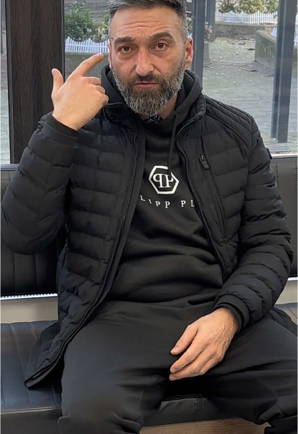 MORUK was gibt des Warten auf den Stammfriseur? Oder auch mal bei jemandem anderes die haare schneiden lassen? #comedydeutschland #hemshof #ludwigshafen #barbershop #rheinlandpfalz #lustigevideos #cukurberber 