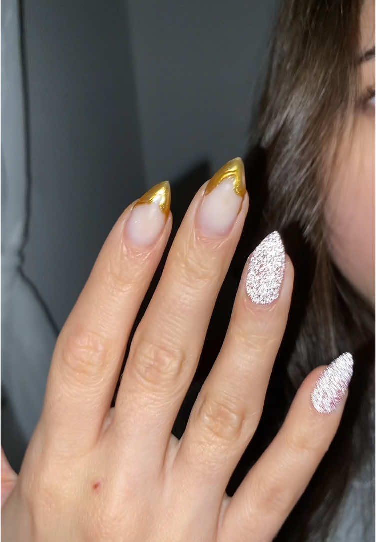 love the glitter  #nailsinspo #nailtrends #glitternails 