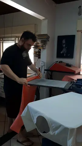Mais uma vez fazendo impressão das camisetas do DJ @roger_luzdj de Encruzilhada do Sul. Muito obrigado pela preferência de sempre mano🙏 . Arte minimalista  Camisetas Goiaba e Marfim Tinta plastisol fosco . Para orçamentos é só entrar em contato via WhatsApp  📲 (51) 9 9845-7207 . . . . #serigrafía #serigrafia #silk #zonavm #silkscreenprint #trend #silkscreenprinting #silkscreenbrasil #silkscreen #camiseta #instagram #zvm #ZVM #zonavmcamisetas #camisetaspersonalizadas #camisetas #silkmaker #dj 
