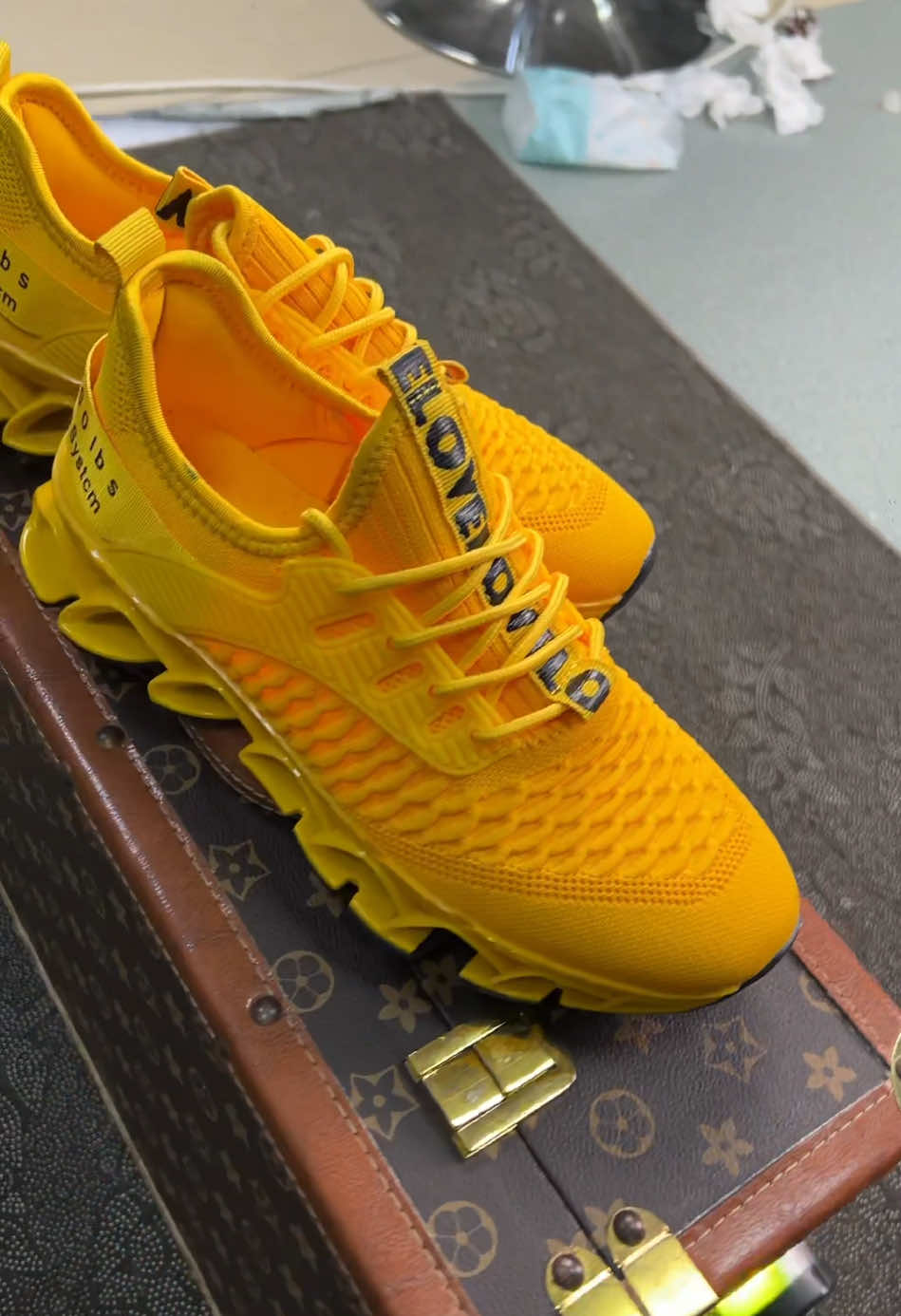Men'sFashionableLetterDesignLaceUpLowTopSneakers#shoes#sneakers#fashionable#colorblockhair 