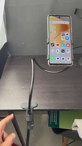 Lazypod penjepit hp yang fleksibel buat kaum rebahan bisa ditaruh di meja atau kasur sambil baring nonton film#lazypod #lazypodholder #holderhp 