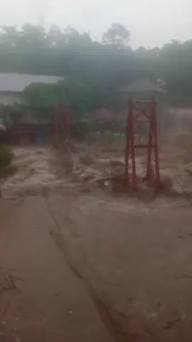 Pray for Lampung🥲😇 #awaltahun #bencanaalam #bencana #lampunggeh #lampungtiktok #lampung #banjirbandang #banjir #fypage #fyp #bandarlampung #berdoa 