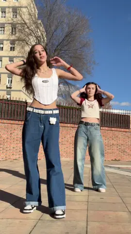 first dance in this account, hope u all like it!! if you like dancing follow us!!💗 #dance #dancers #dancetrend #fyp #parati #hiphop #baileurbano #urbandance #trend 