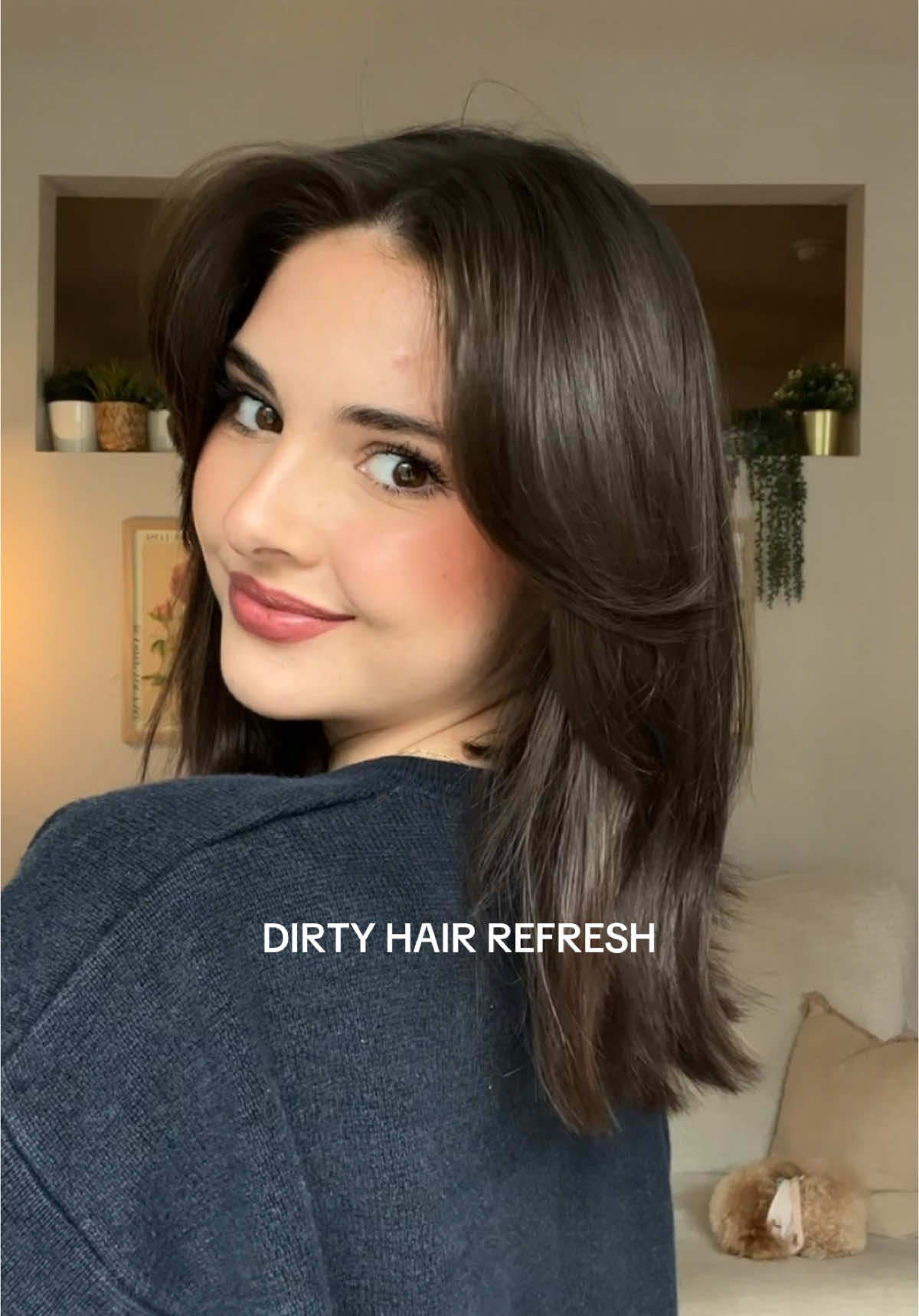 Day 3 hair refresh & how I style my curtain bangs! 💓 also this @K18 Hair dry shampoo is MAGIC ✨ #hairtok #curtainbangs #oilyhair #hairstyle #mediumlengthhair 